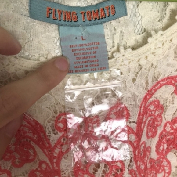 Flying Tomato Lace Blouse Women's Size Large Coral Embroidery Button Detail NWOT - Picture 4 of 5
